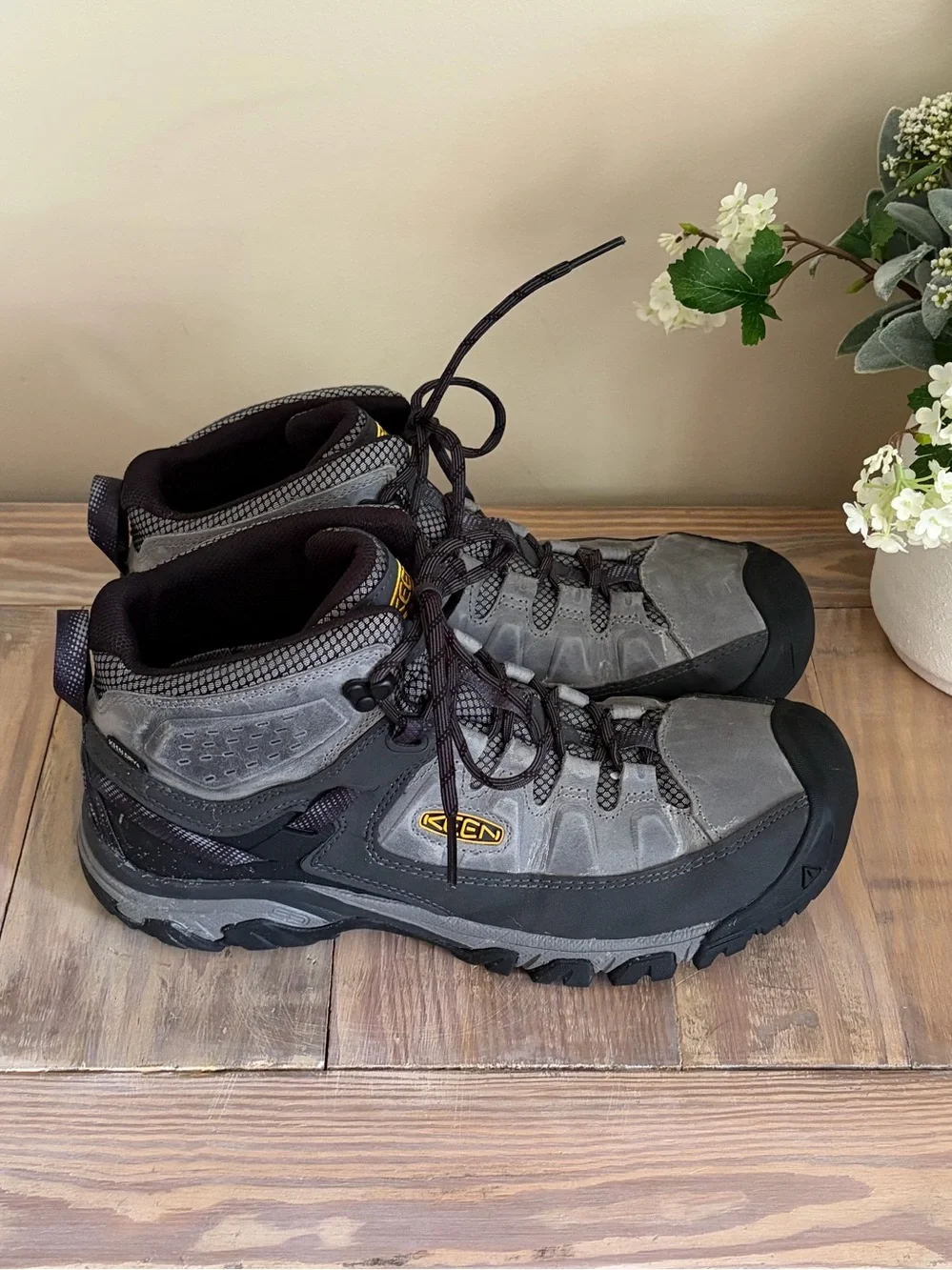 Keen Targhee III Mid Waterproof Hiking Boot 🥾